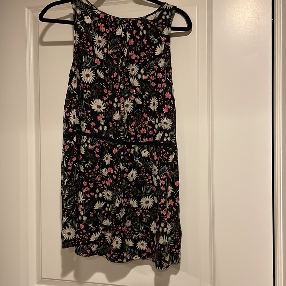EUC Women’s Maurices Floral tank size XL​​ - Picture 3 of 5